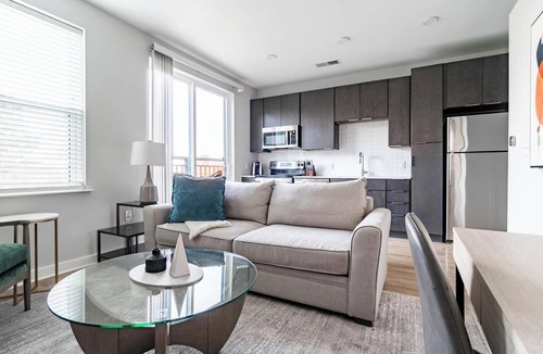Downtown Apartment | Landing | Modern Studio, Gym, Courtyard