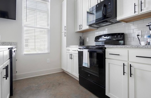 Charlotte Apartment | Landing | Modern Studio, Clubhouse, Pool