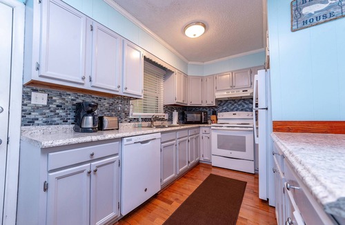 Kill Devil Hills House | Landing Pad - Kill Devil Hills, Oceanside, 350 Yards to Beach, YR Flex Stays, 4 BR