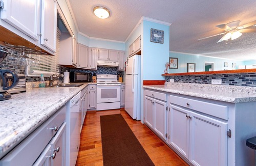 Kill Devil Hills House | Landing Pad - Kill Devil Hills, Oceanside, 350 Yards to Beach, YR Flex Stays, 4 BR