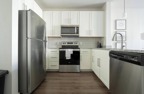 Charlotte Apartment | Landing | Spectacular 1BD, Pool, Gym