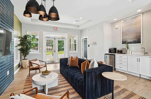 Newell Apartment | Landing | Spectacular 1BD, Gym, Courtyard