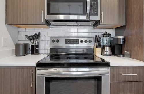 Richmond Apartment | Landing | Spectacular 1BD, Gym, Clubhouse