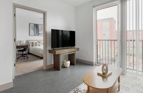 Richmond Apartment | Landing | Spectacular 1BD, Gym, Clubhouse
