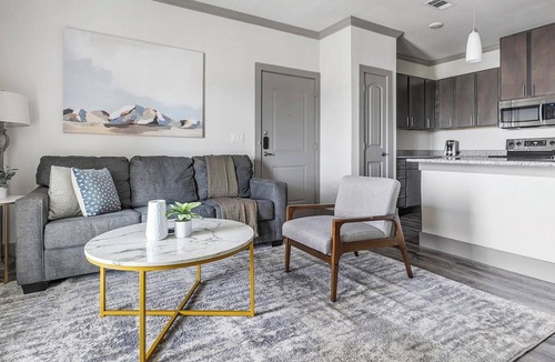 Manor Apartment | Landing | Spectacular 1BD, Clubhouse, Courtyard