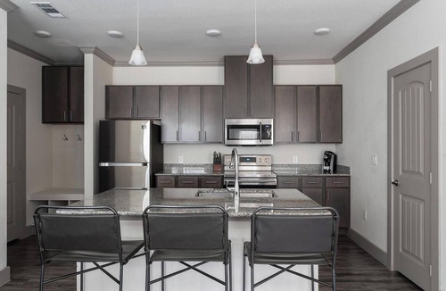 Manor Apartment | Landing | Spectacular 1BD, Gym, Courtyard