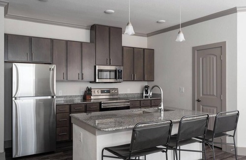 Manor Apartment | Landing | Spectacular 1BD, Gym, Courtyard