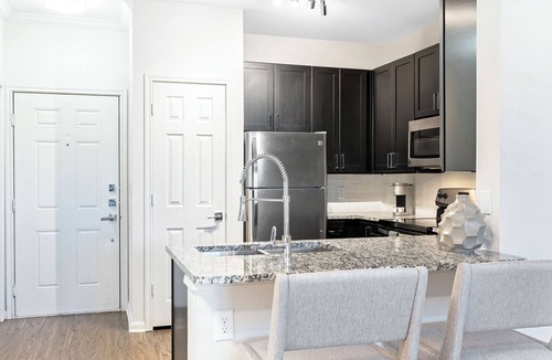 Austin Apartment | Landing | Spectacular 1BD, Courtyard, Gym