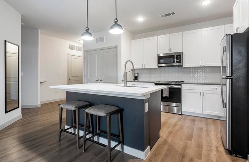Lower Basin Lake Travis Apartment | Landing | Spectacular 1BD, Pool, Gym