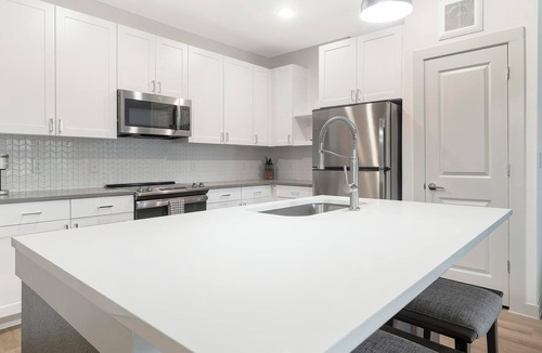 Lower Basin Lake Travis Apartment | Landing | Spectacular 1BD, Pool, Gym