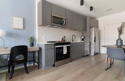 Durham Apartment | Landing | Spectacular 1BD, Gym, Pool