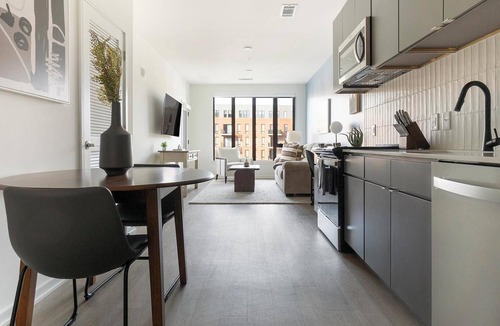 Durham Apartment | Landing | Spectacular 1BD, Gym, Pool