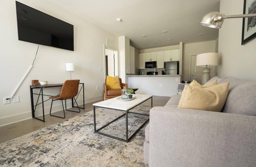 Charlotte Apartment | Landing | Spectacular 2BD, Pool, Gym