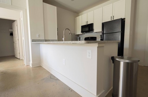 Charlotte Apartment | Landing | Spectacular 2BD, Pool, Gym