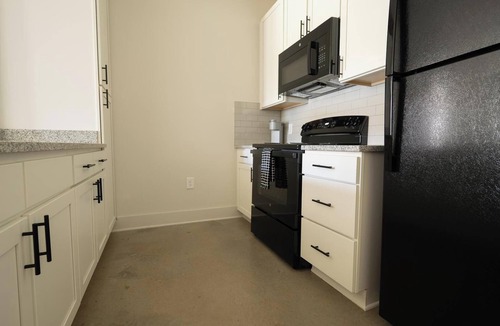 Charlotte Apartment | Landing | Spectacular 2BD, Pool, Gym