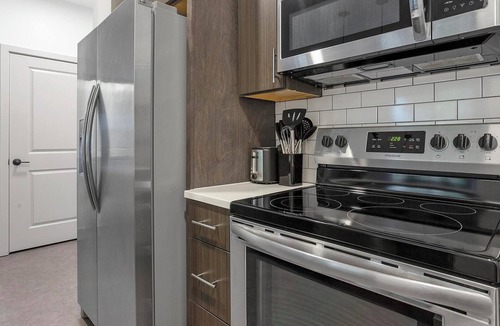 Richmond Apartment | Landing | Spectacular 2BD, Gym, Pool