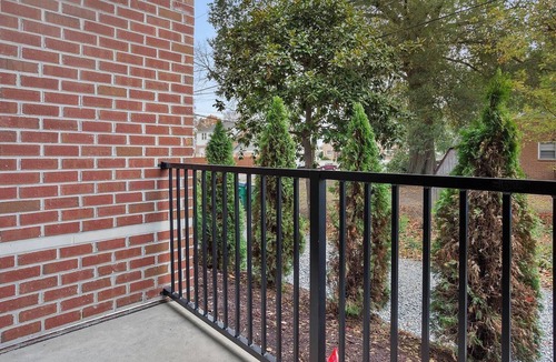 Richmond Apartment | Landing | Spectacular 2BD, Gym, Pool