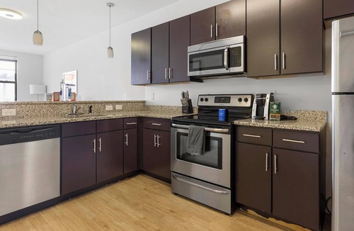 Richmond Apartment | Landing | Spectacular 2BD, Gym