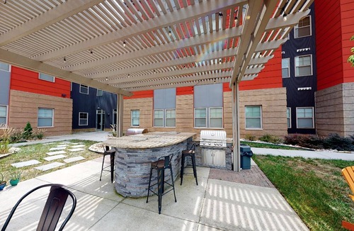 Richmond Apartment | Landing | Spectacular 2BD, Gym