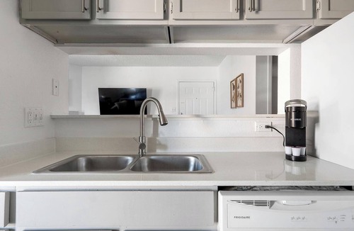 Windsor Park Apartment | Landing | Spectacular 2BD, Pool, Gym