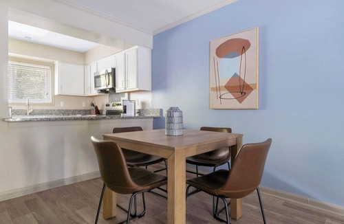 Crabtree Apartment | Landing | Spectacular 2BD, Clubhouse, Gym