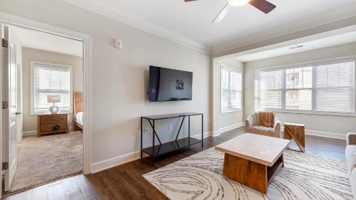 Greer Apartment | Landing Spectacular 3BD Clubhouse Pool