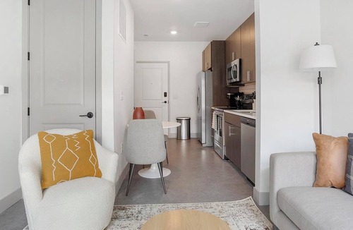 Richmond Apartment | Landing | Spectacular Studio, Gym, Clubhouse