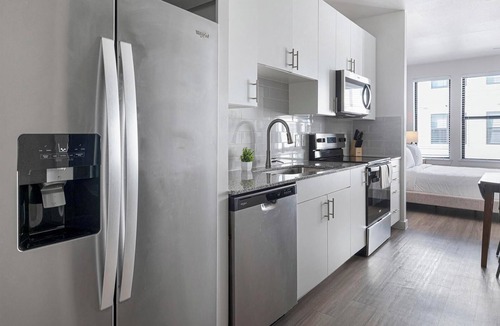 Sweetbriar Apartment | Landing | Spectacular Studio, Gym, Pool