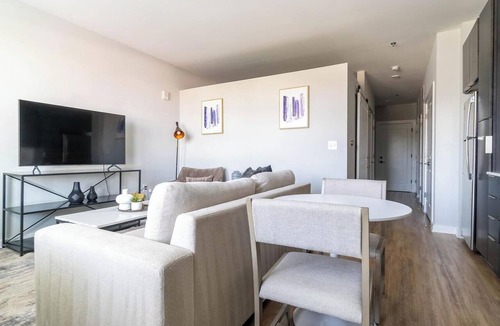 Downtown Apartment | Landing | Spectacular Studio, Courtyard, Gym