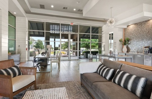 Buda Apartment | Landing | Spectacular Studio, Pool, Clubhouse