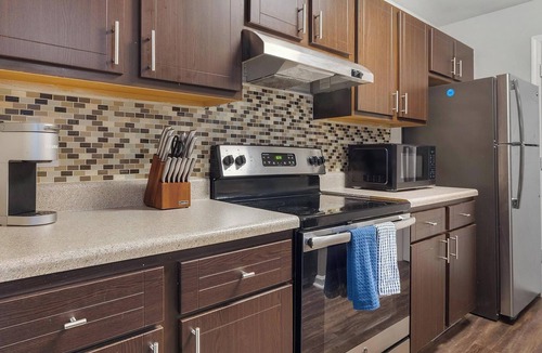 Stockbridge Apartment | Landing | Spectacular 2BD, Clubhouse, Gym