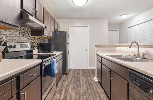 Stockbridge Apartment | Landing | Spectacular 2BD, Clubhouse, Gym