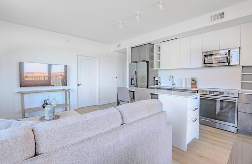 Washington Apartment | Landing | Spectacular 2BD, Rooftop Lounge