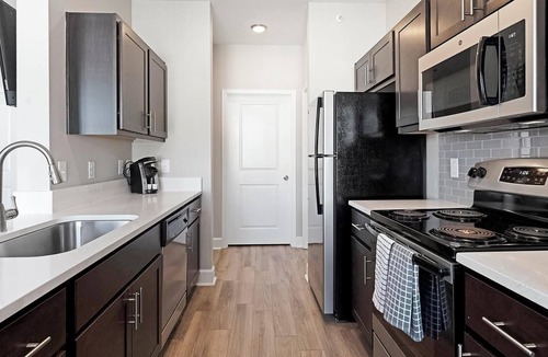 Summerville Apartment | Landing | Stunning 1BD, Gym, Yoga Studio