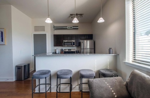 Church Hill Apartment | Landing | Stunning 1BD, Courtyard, Gym