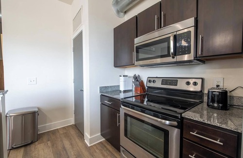 Church Hill Apartment | Landing | Stunning 1BD, Courtyard, Gym