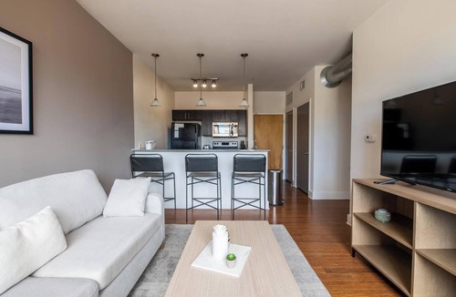 Church Hill Apartment | Landing | Stunning 1BD, Courtyard, Gym