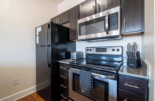 Church Hill Apartment | Landing | Stunning 1BD, Courtyard, Gym