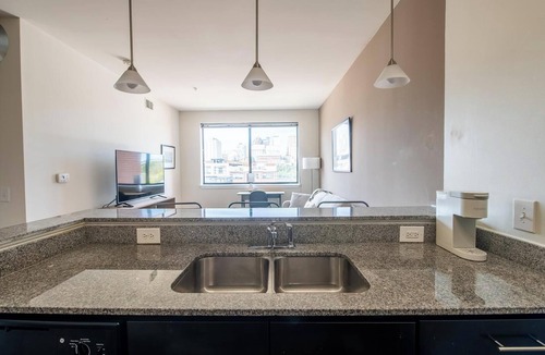 Church Hill Apartment | Landing | Stunning 1BD, Courtyard, Gym