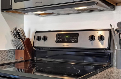 Church Hill Apartment | Landing | Stunning 1BD, Courtyard, Gym