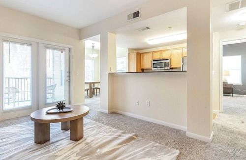 Sweetbriar Apartment | Landing | Stunning 1BD, Clubhouse, Courtyard