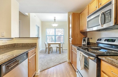 Sweetbriar Apartment | Landing | Stunning 1BD, Clubhouse, Courtyard
