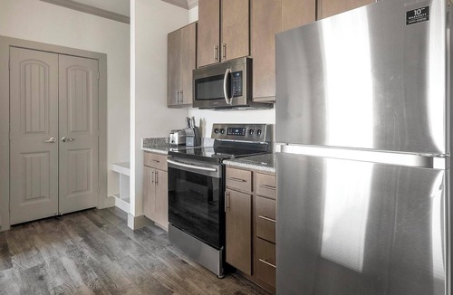Manor Apartment | Landing | Stunning 1BD, Clubhouse, Courtyard