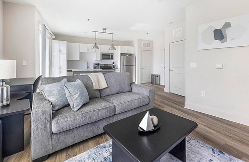 Richmond Apartment | Landing | Stunning 1BD, Gym, Courtyard