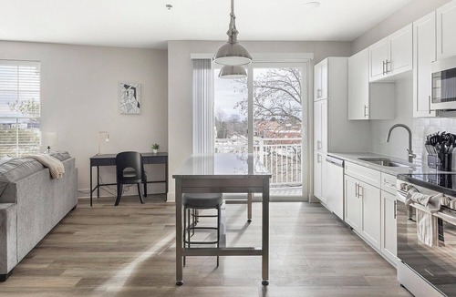 Richmond Apartment | Landing | Stunning 1BD, Gym, Courtyard
