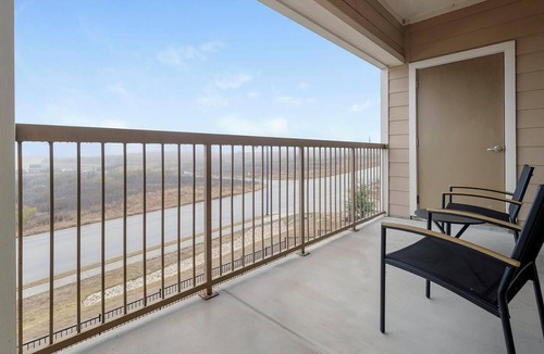 Buda Apartment | Landing | Stunning 1BD, Game Room, Gym