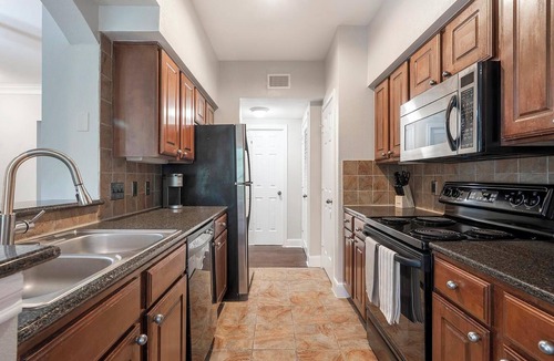 West Oak Hill Apartment | Landing | Stunning 1BD, Gym