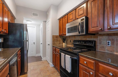 West Oak Hill Apartment | Landing | Stunning 1BD, Gym