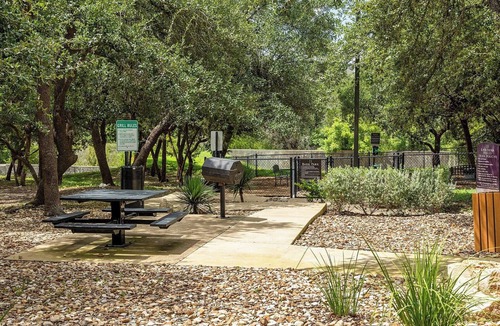 West Oak Hill Apartment | Landing | Stunning 1BD, Gym