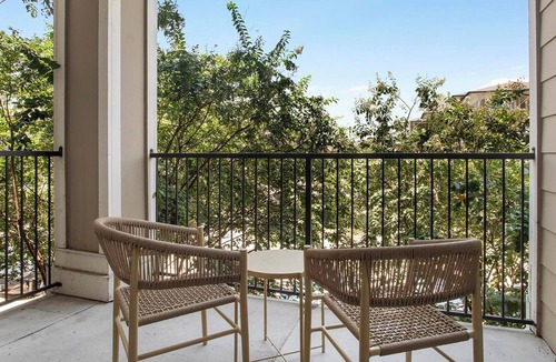 Austin Apartment | Landing | Stunning 1BD, Pool, Gym